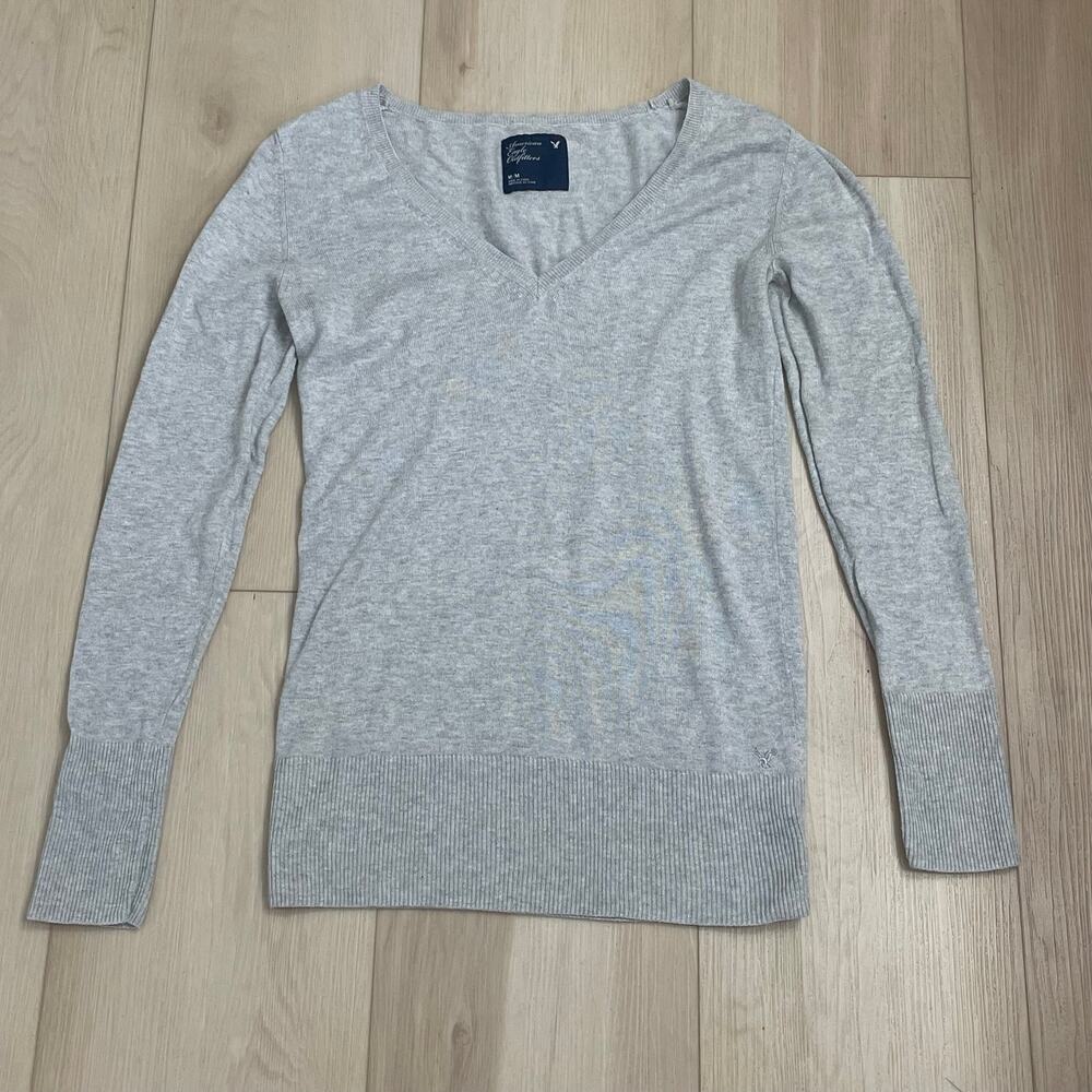 American Eagle Gray V-Neck Sweater Sz Medium Y2K-Preppy-Minimalist Knit
